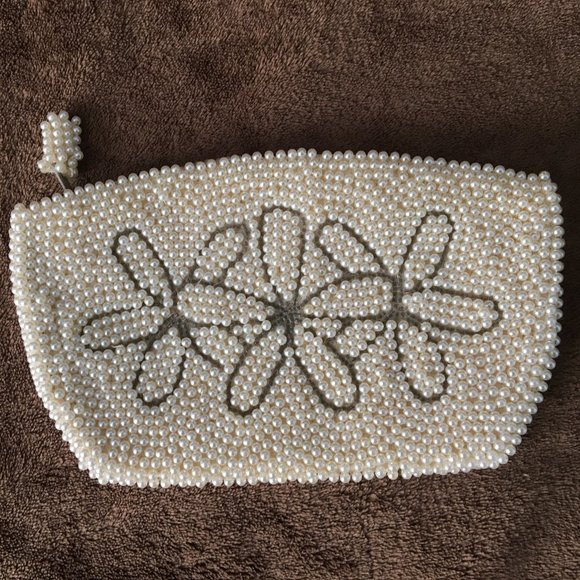 Debbie Handbags - 🎉Host Pick🎉 Vintage faux pearl clutch by Debbie